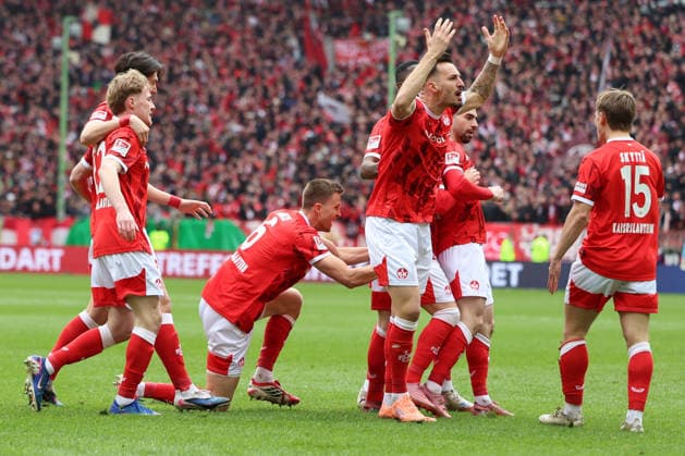 15 03 2026, xrekx, Fußball 2 Bundesliga, 1 FC Kaiserslautern Karlsruher SC v l Torjubel nach dem Tor zum celebrating the goal celebrate 1 0 durch Semih Sahin 1 FC Kaiserslautern mit Mergim Berisha 1 FC Kaiserslautern DFL DFB REGULATIONS PROHIBIT ANY USE OF PHOTOGRAPHS as IMAGE SEQUENCES and or QUASI VIDEO Kaiserslautern