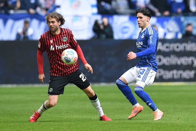 Soccer 2 Bundesliga 26 Matchday FC Schalke 04 Hannover 96 on 15 03 2026 at the Veltins Arena in Gelsenkirchen Kolja Nuno Oudenne Hannover , left Soufiane El Faouzi Schalke , right DFL regulations prohibit any use of photographs as image sequences and or quasi video xRx