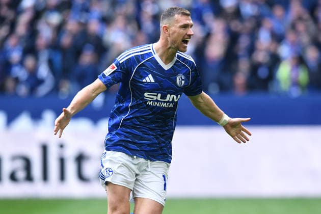 Soccer 2 Bundesliga 26 Matchday FC Schalke 04 Hannover 96 on 15 03 2026 at the Veltins Arena in Gelsenkirchen Goal celebration to 1 0 by Edin Dzeko Schalke DFL regulations prohibit any use of photographs as image sequences and or quasi video xRx