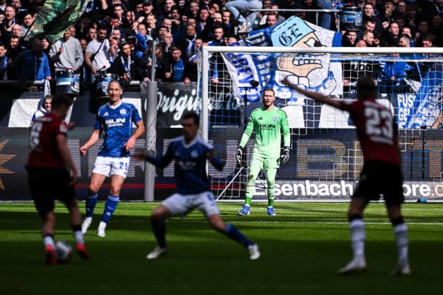 15 03 2026, Football, 2 Bundesliga, Season 2025 2026, Matchday 26, FC Schalke 04 Hannover 96, Goalkeeper Loris Karius FC Schalke 04 xRHR PHOTO YYx Copyright: KROEGER RHR-FOTOx RHR-FOTO YY