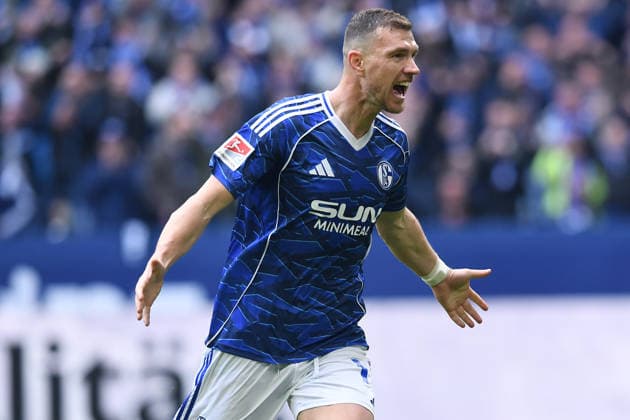Soccer 2 Bundesliga 26 Matchday FC Schalke 04 Hannover 96 on 15 03 2026 at the Veltins Arena in Gelsenkirchen Goal celebration to 1 0 by Edin Dzeko Schalke DFL regulations prohibit any use of photographs as image sequences and or quasi video xRx
