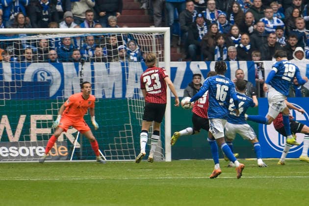 Kenan Karaman Schalke 19 scores the goal for 2 0 15 03 2026 ¢ Football ¢ FC Schalke 04 vs Hannover 96, Veltins Arena, Gelsenkirchen, DFB DFL REGULATIONS PROHIBIT ANY USE OF PHOTOGRAPHS AS IMAGE SEQUENCES AND OR QUASI VIDEO Copyright: xpepphotox xHorstxMauelshagenx pep00321, pep_20260315_hm_41336