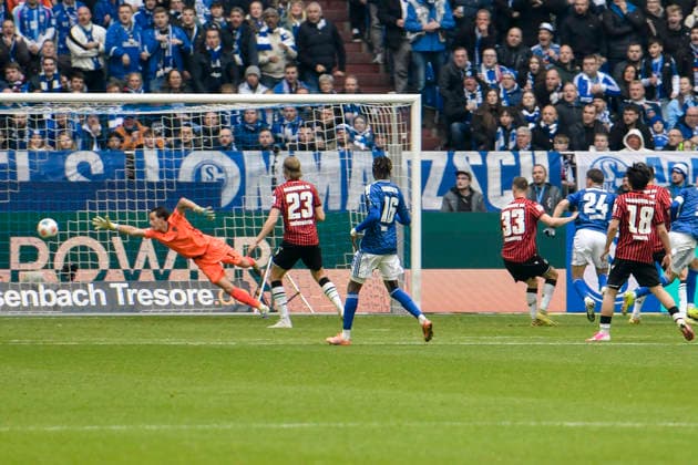 Kenan Karaman Schalke 19 scores the goal for 2 0 15 03 2026 ¢ Football ¢ FC Schalke 04 vs Hannover 96, Veltins Arena, Gelsenkirchen, DFB DFL REGULATIONS PROHIBIT ANY USE OF PHOTOGRAPHS AS IMAGE SEQUENCES AND OR QUASI VIDEO Copyright: xpepphotox xHorstxMauelshagenx pep00321, pep_20260315_hm_41340