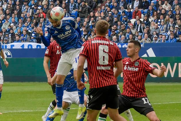 Kenan Karaman Schalke 19 scores the goal for 2 0 15 03 2026 ¢ Football ¢ FC Schalke 04 vs Hannover 96, Veltins Arena, Gelsenkirchen, DFB DFL REGULATIONS PROHIBIT ANY USE OF PHOTOGRAPHS AS IMAGE SEQUENCES AND OR QUASI VIDEO Copyright: xpepphotox xHorstxMauelshagenx pep00321, pep_20260315_hm_309931