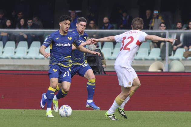 CALCIO - Serie A - Hellas Verona FC vs Genoa CFC Abdou Harroui of Hellas Verona FC competes for the ball with Morten Frendrup of Genoa CFC during Hellas Verona FC vs Genoa CFC, 29Â° Serie A Enilive 2025-26 game at Marcantonio Bentegodi stadium in Verona (VR), Italy, on March 15, 2026. Verona Italy  Copyright: xIPAxSport ABACAx