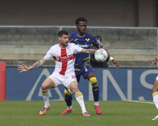 CALCIO - Serie A - Hellas Verona FC vs Genoa CFC Stefano Sabelli of Genoa CFC battle for the ball with Daniel Oyegoke of Hellas Verona FC during Hellas Verona FC vs Genoa CFC, 29Â° Serie A Enilive 2025-26 game at Marcantonio Bentegodi stadium in Verona (VR), Italy, on March 15, 2026. Verona Italy  Copyright: xIPAxSport ABACAx