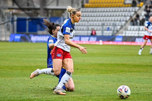 Soccer I Women I Season 2025 2026 I Bundesliga I 20 Matchday I FC Carl Zeiss Jena Hamburger SV I 15 03 2026 duel Merza Julevic 10, FC Carl Zeiss Jena vs Sophie Hillebrand 22, Hamburger SV Jena Ernst Abbe Sportfeld, ad hoc Arena Thüringen Germany Copyright: xLobeca InesxHähnelx