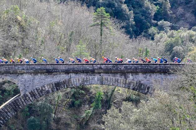 Paris Nice 2026 Stage 8 NICE, FRANCE - MARCH 15 : Illustration picture of the peloton during stage 8 of the 84th edition of Paris - Nice an UCI World Tour 2.UWT cycling road race stage for Men Elite of 145 km with start in Nice and finish in Nice on March 15, 2026 in Nice, France, 15 03 2026 ( Motordriver Guy De Vuyst - Nice France  Copyright: xNicoxVereeckenx