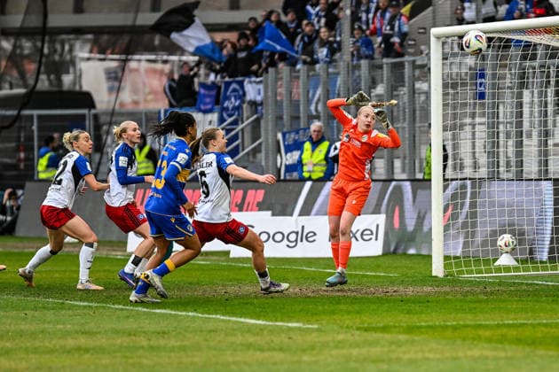 Soccer I Women I Season 2025 2026 I Bundesliga I 20 Matchday I FC Carl Zeiss Jena Hamburger SV I 15 03 2026 Goal Hamburger SV, Paulina Bartz 37, Hamburger SV 2 v l scores the equalizer to make it 1 1 Jena Ernst Abbe Sportfeld, ad hoc Arena Thüringen Germany Copyright: xLobeca InesxHähnelx