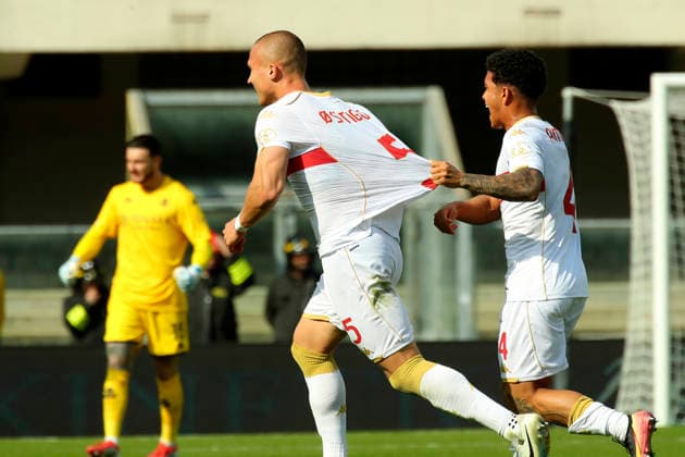 Genoa™s Leo Ostigard celebration goal 0-2 during the Serie A soccer match between Hellas Verona and Genoa at the Bentegodi Stadium in Verona, north west Italy - Sunday , March 15 , 2026. - Soccer .  Copyright: xPaolaxGarbuio Lapressex