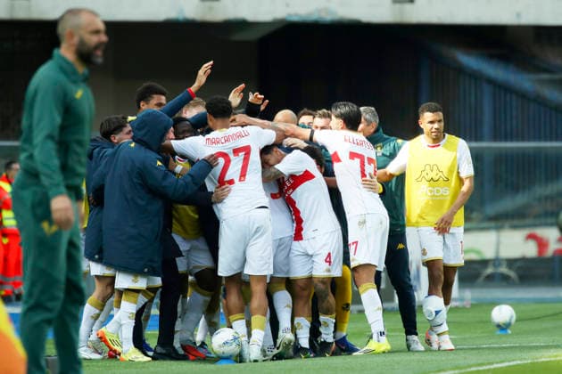Genoa™s Leo Ostigard celebration goal 0-2 during the Serie A soccer match between Hellas Verona and Genoa at the Bentegodi Stadium in Verona, north west Italy - Sunday , March 15 , 2026. - Soccer .  Copyright: xPaolaxGarbuio Lapressex