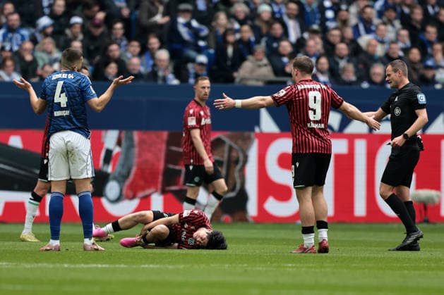 Daisuke Yokota Hannover 96 lies injured on the ground during the match of the 2 Bundesliga season 2025 26 FC Schalke 04 Hannover 96 Copyright Thomas Pakusch