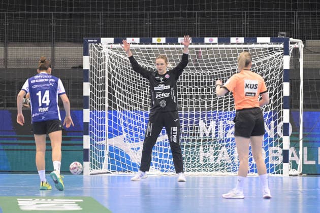 Chrostina Loevgren Hallberg Thueringer HC, 01 in goal in duel at 7 meters with Ona Veque i Pena HSG Blomberg Lippe, 14 Thueringer HC vs HSG Blomberg Lippe, Handball, Women, DHB Pokal Haushahn Final 4, Final, Season 2025 2026, 15 03 2026 Thueringer HC vs HSG Blomberg Lippe, Handball, Women, DHB Pokal Haushahn Final 4, Final, Season 2025 2026, 15 03 2026 Stuttgart Copyright: xEibner-Pressefoto TobiasxBaurx EP_TBR