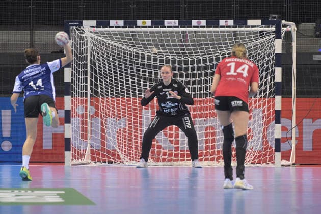Laura Kuske Thueringer HC, 11 in goal in duel at 7 meters with Ona Veque i Pena HSG Blomberg Lippe, 14 Thueringer HC vs HSG Blomberg Lippe, Handball, Women, DHB Pokal Haushahn Final 4, Final, Season 2025 2026, 15 03 2026 Thueringer HC vs HSG Blomberg Lippe, Handball, Women, DHB Pokal Haushahn Final 4, Final, Season 2025 2026, 15 03 2026 Stuttgart Copyright: xEibner-Pressefoto TobiasxBaurx EP_TBR