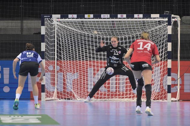 Laura Kuske Thueringer HC, 11 in goal in duel at 7 meters with Ona Veque i Pena HSG Blomberg Lippe, 14 Thueringer HC vs HSG Blomberg Lippe, Handball, Women, DHB Pokal Haushahn Final 4, Final, Season 2025 2026, 15 03 2026 Thueringer HC vs HSG Blomberg Lippe, Handball, Women, DHB Pokal Haushahn Final 4, Final, Season 2025 2026, 15 03 2026 Stuttgart Copyright: xEibner-Pressefoto TobiasxBaurx EP_TBR
