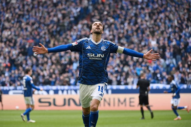 Jubel 2 0 Kenan Karaman FC Schalke 04 15 03 2026, Fußball 2 Bundesliga, Saison 2025 2026, 26 Spieltag, FC Schalke 04 Hannover 96 DFL regulations prohibit any use of photographs as image sequences and or quasi video Gelsenkirchen Veltins Arena Nordrhein Westfalen Germany Team2