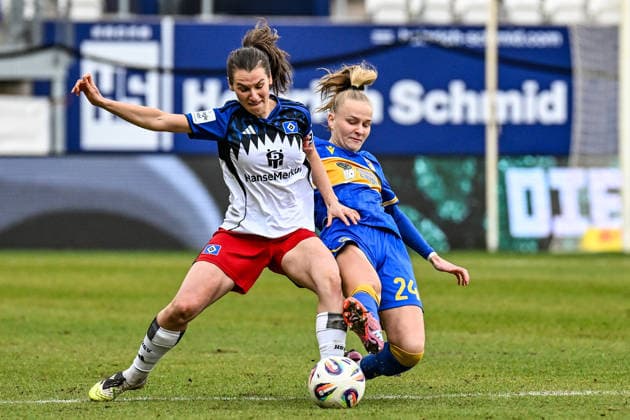 Soccer I Women I Season 2025 2026 I Bundesliga I 20 Matchday I FC Carl Zeiss Jena Hamburger SV I 15 03 2026 duel Pauline Machtens 28, Hamburger SV vs Isabella Jaron 24, FC Carl Zeiss Jena Jena Ernst Abbe Sportfeld, ad hoc Arena Thüringen Germany Copyright: xLobeca InesxHähnelx