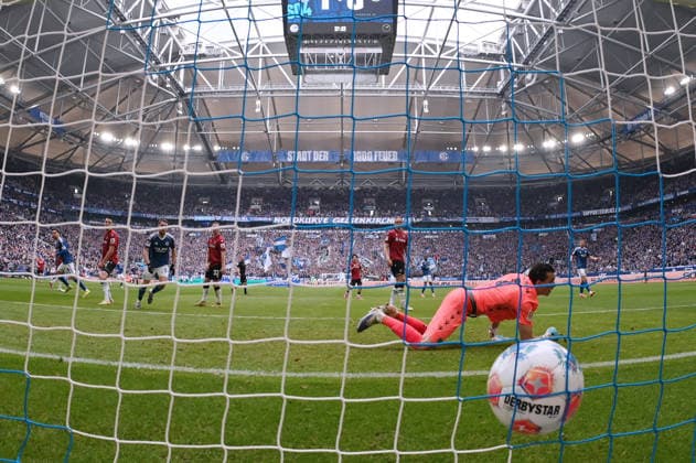 Kenan Karaman FC Schalke 04 , back left , scores the goal for 2 0 15 03 2026, Soccer 2 Bundesliga, Season 2025 2026, Matchday 26, FC Schalke 04 Hannover 96 DFL regulations prohibit any use of photographs as image sequences and or quasi video Gelsenkirchen Veltins Arena Nordrhein Westfalen Germany Team2