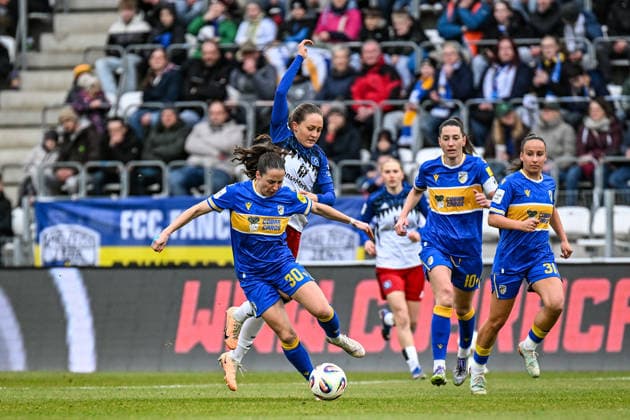 Soccer I Women I Season 2025 2026 I Bundesliga I 20 Matchday I FC Carl Zeiss Jena Hamburger SV I 15 03 2026 duel Elena Mühlemann 30, FC Carl Zeiss Jena has to defend herself against Camilla Linberg 47, Hamburger SV Jena Ernst Abbe Sportfeld, ad hoc Arena Thuringia Germany Copyright: xLobeca InesxHähnelx