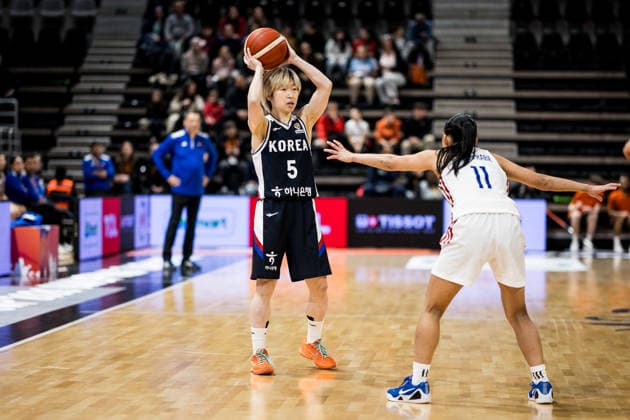 LYON-VILLEURBANNE, FRANCE - MARCH 15: Heji An (Republic of Korea, 5) controls the ball against Stefanie Berberabe (Philippines, 11) during the FIBA Women™s World Cup Qualifying Tournament match between Philippines (PHI) vs. Republic of Korea (KOR) at Astroballe on matchday 4 of the FIBA Women™s World Cup Qualifying Tournament on March 15, 2026 in Lyon-Villeurbanne, France. France Copyright: xSteffiexWunderlx