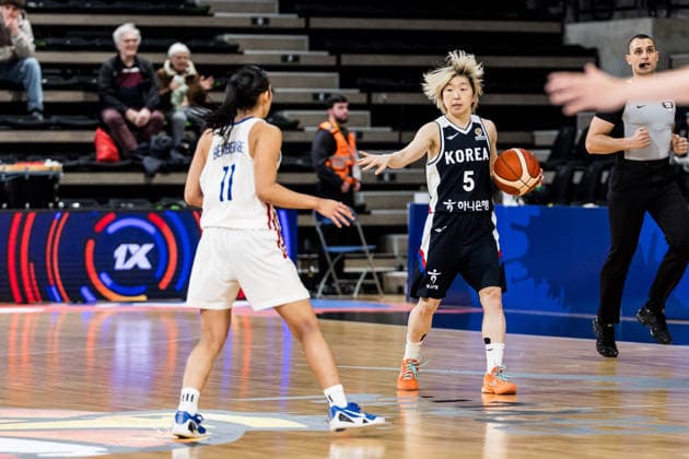LYON-VILLEURBANNE, FRANCE - MARCH 15: Heji An (Republic of Korea, 5) controls the ball against Stefanie Berberabe (Philippines, 11) during the FIBA Women™s World Cup Qualifying Tournament match between Philippines (PHI) vs. Republic of Korea (KOR) at Astroballe on matchday 4 of the FIBA Women™s World Cup Qualifying Tournament on March 15, 2026 in Lyon-Villeurbanne, France. France Copyright: xSteffiexWunderlx