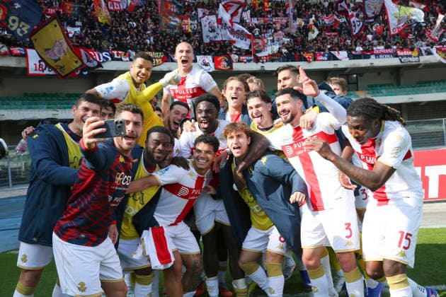 Genoa™s celebration in the end during the Serie A soccer match between Hellas Verona and Genoa at the Bentegodi Stadium in Verona, north west Italy - Sunday , March 15 , 2026. - Soccer .  Copyright: xPaolaxGarbuio Lapressex