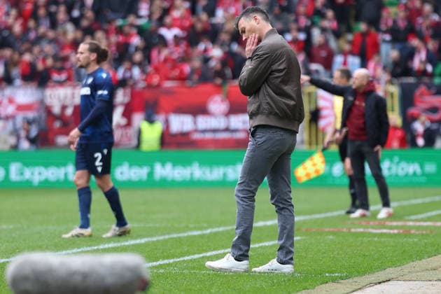 15 03 2026, xrekx, Fußball 2 Bundesliga, 1 FC Kaiserslautern Karlsruher SC v l Christian Eichner Trainer Karlsruher SC enttaeuscht, enttäuscht, schaut enttaeuscht, niedergeschlagen, disappointed DFL DFB REGULATIONS PROHIBIT ANY USE OF PHOTOGRAPHS as IMAGE SEQUENCES and or QUASI VIDEO Kaiserslautern
