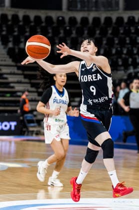 LYON-VILLEURBANNE, FRANCE - MARCH 15: Sohee Lee (Republic of Korea, 9) controls the ball during the FIBA Women™s World Cup Qualifying Tournament match between Philippines (PHI) vs. Republic of Korea (KOR) at Astroballe on matchday 4 of the FIBA Women™s World Cup Qualifying Tournament on March 15, 2026 in Lyon-Villeurbanne, France. France Copyright: xSteffiexWunderlx