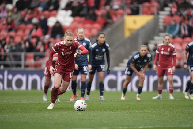 Liverpool Women v Leicester City Women Barclays Women s Super League Ceri Holland of Liverpool Women (left) scores her sides second goal from the penalty spot during the Barclays Women s Super League match at BrewDog Stadium, St Helens 15 03 2026 UK Newspapers OUT Copyright: xMikexMartinx FIL-23137-0030