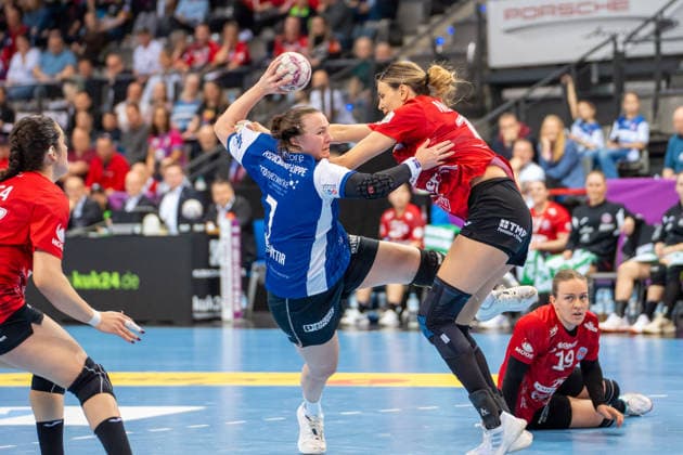 Handball I Women I 2025 2026 season I DHB Cup Final 4 I Match for third place I Thüringer HC HSG Blomberg Lippe I 15 03 2026 Diana Dögg Magnusdottir 7, HSG Blomberg Lippe defended by Anika Niederwieser 14, Thüringer HC Stuttgart Porsche Arena Baden Württemberg Germany Copyright: xLobeca MaxxPetershansx