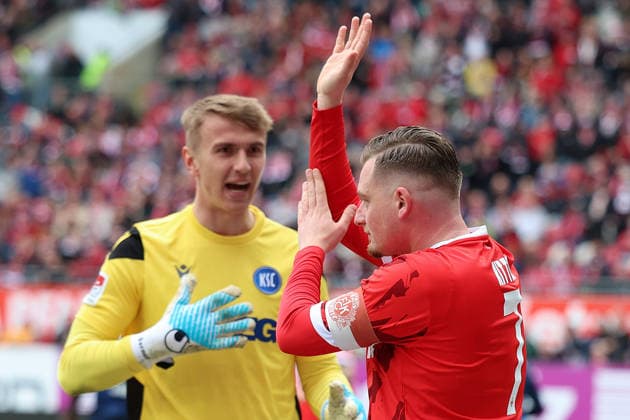 15 03 2026, xrekx, Fussball 2 Bundesliga, 1 FC Kaiserslautern Karlsruher SC v l Hans Christian Bernat Karlsruher SC Marlon Ritter 1 FC Kaiserslautern gives instructions, gesticulates, gesticulate with arms gives instructions, gesticulate DFL DFB REGULATIONS PROHIBIT ANY USE OF PHOTOGRAPHS as IMAGE SEQUENCES and or QUASI VIDEO Kaiserslautern