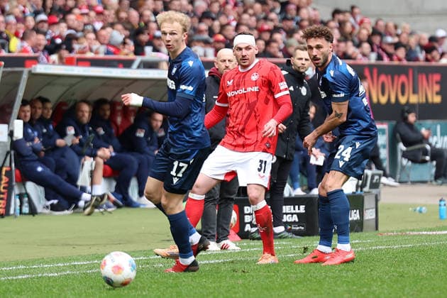 15 03 2026, xrekx, Fußball 2 Bundesliga, 1 FC Kaiserslautern Karlsruher SC v l Leon Opitz Karlsruher SC Torsten Lieberknecht Trainer 1 FC Kaiserslautern Luca Sirch 1 FC Kaiserslautern Fabian Schleusener Karlsruher SC DFL DFB REGULATIONS PROHIBIT ANY USE OF PHOTOGRAPHS as IMAGE SEQUENCES and or QUASI VIDEO Kaiserslautern