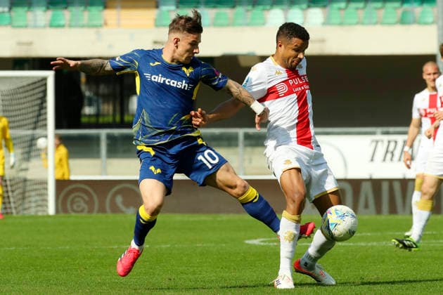 Genoa™s Junior Messias ,Verona™s Tomas Suslov during the Serie A soccer match between Hellas Verona and Genoa at the Bentegodi Stadium in Verona, north west Italy - Sunday , March 15 , 2026. - Soccer .  Copyright: xPaolaxGarbuio Lapressex