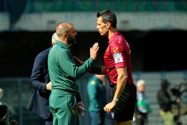 Verona™s head coach Paolo Sammarco , Matteo Marchetti referee. during the Serie A soccer match between Hellas Verona and Genoa at the Bentegodi Stadium in Verona, north west Italy - Sunday , March 15 , 2026. - Soccer .  Copyright: xPaolaxGarbuio Lapressex