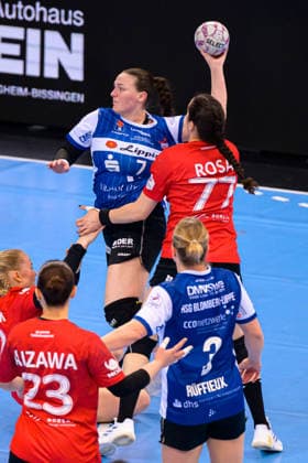 Handball DHB Cup, Match 3rd place, Thueringer HC HSG Blomberg Lippe Diana Doegg Magnusdottir Blomberg , Kelly de Abreu Rosa Thueringer HC Stuttgart Porsche Arena Baden Württemberg Germany
