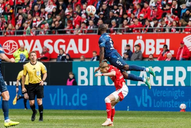 Stephan Ambrosius Karlsruher SC in duel with Norman Bassette, 1 FC Kaiserslautern vs Karlsruher SC, Soccer, 2 Bundesliga, Matchday 26, Season 2025 2026, 15 03 2026 1 FC Kaiserslautern vs Karlsruher SC, Soccer, 2 Bundesliga, Matchday 26, Season 2025 2026, 15 03 2026 Copyright: xEibner-Pressefoto AlexanderxNeisx EP_ANS