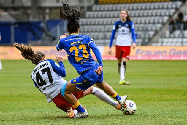 Soccer I Women I Season 2025 2026 I Bundesliga I 20 Matchday I FC Carl Zeiss Jena Hamburger SV I 15 03 2026 Duel Camilla Linberg 47, Hamburger SV vs Josephine Bonsu 23, FC Carl Zeiss Jena Jena Ernst Abbe Sportfeld, ad hoc Arena Thüringen Germany Copyright: xLobeca InesxHähnelx
