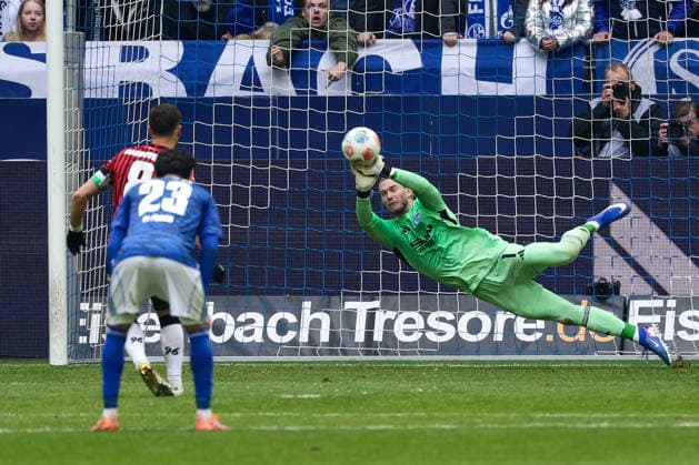 Gelsenkirchen, Germany, 15 03 26, Loris Karius FC Schalke 04 holds the 11 meter from Enzo Leopold Hannover 96 during the 2 Bundesliga match between FC Schalke 04 Hannover 96 at the Veltins Arena in Gelsenkirchen Photo by Joachim Bywaletz DFB DFL REGULATIONS PROHIBIT ANY USE OF PHOTOGRAPHS AS IMAGE SEQUENCES AND OR QUASI VIDEO Copyright: JoachimxBywaletz xJB-Sportfoto