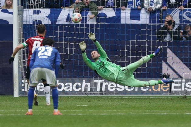 Gelsenkirchen, Germany, 15 03 26, Loris Karius FC Schalke 04 holds the 11 meter from Enzo Leopold Hannover 96 during the 2 Bundesliga match between FC Schalke 04 Hannover 96 at the Veltins Arena in Gelsenkirchen Photo by Joachim Bywaletz DFB DFL REGULATIONS PROHIBIT ANY USE OF PHOTOGRAPHS AS IMAGE SEQUENCES AND OR QUASI VIDEO Copyright: JoachimxBywaletz xJB-Sportfoto