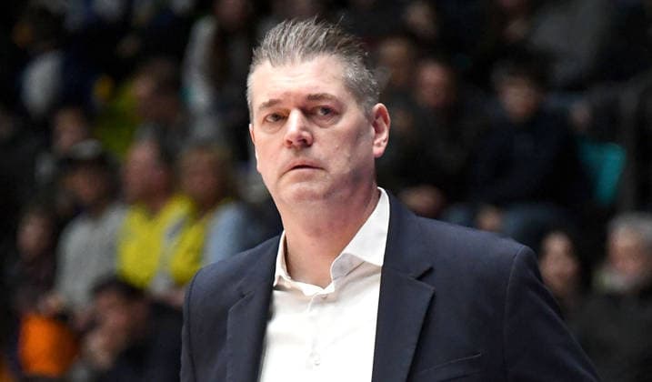 15 03 2026, xokbx, Basketball easyCredit BBL Bundesliga, Frankfurt Skyliners EWE Baskets Oldenburg v l Trainer Klaus Perwas Head Coach, Fraport Skyliners Frankfurt , Mimik, Ernst DFL DFB REGULATIONS PROHIBIT ANY USE OF PHOTOGRAPHS as IMAGE SEQUENCES and or QUASI VIDEO Frankfurt am Main