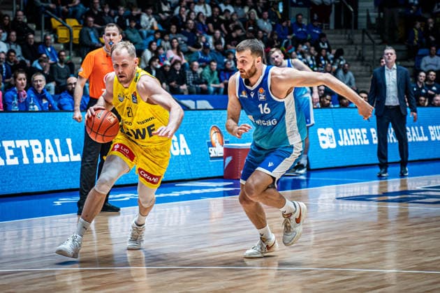 15 03 2026, xhfmx, Basketball easyCredit BBL Bundesliga, Frankfurt Skyliners EWE Baskets Oldenburg v l Seth Hinrichs EWE Baskets Oldenburg , Radii Caisin Skyliners Frankfurt DFL DFB REGULATIONS PROHIBIT ANY USE OF PHOTOGRAPHS as IMAGE SEQUENCES and or QUASI VIDEO Frankfurt am Main