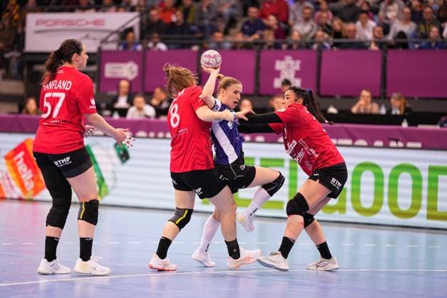 Scene with Josefine Hanfland 57 Thüringer HC , Dilayla Alarslan 38 Thüringer HC and Alexia Hauf 31 HSG Blomberg Lippe Haushahn Final4 Match for 3rd place Thüringer HC vs HSG Blomberg Lippe Copyright: xspeedshotx