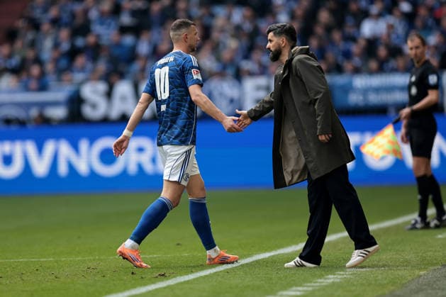 Edin Dzeko FC Schalke 04 and head coach Miron Muslic FC Schalke 04 at the match of the 2 Bundesliga season 2025 26 FC Schalke 04 Hannover 96 Copyright Thomas Pakusch