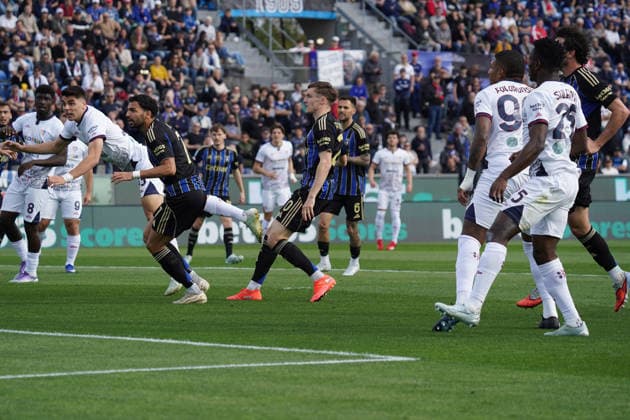 Pisa s Juan Quadrado Makes an attempt to score....During the Serie A soccer match between Pisa and Cagliari at the Cetilar Arena Romeo Anconetani Stadium in Pisa; Center West Italy; monday March 15; 2026 ; Soccer  Copyright: xAlessandroxLaxRocca xLaPressex