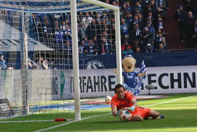 Nahuel Noll Hannover 96 at the match of the 2 Bundesliga season 2025 26 FC Schalke 04 Hannover 96 Copyright Thomas Pakusch