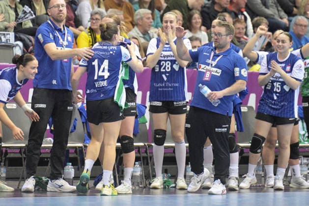 Steffen Birkner HSG Blomberg Lippe, coach clap with Ona Veque i Pena HSG Blomberg Lippe, 14 ab Thueringer HC vs HSG Blomberg Lippe, handball, women, DHB Pokal Haushahn Final 4, match for third place, 2025 2026 season, 15 03 2026 Thueringer HC vs HSG Blomberg Lippe, handball, women, DHB Pokal Haushahn Final 4, match for third place, 2025 2026 season, 15 03 2026 Stuttgart Copyright: xEibner-Pressefoto TobiasxBaurx EP_TBR
