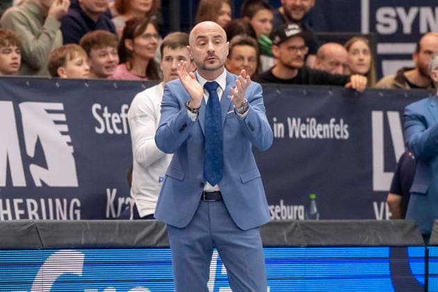 EasyCredit Basketball Bundesliga 2025 2026 Syntainics MBC vs Alba Berlin Weissenfels, Germany 15 March 2026 In the picture coach Milenko Bogicevic Weissenfels gestures, gestures, gestures, Weissenfels Stadthalle Weissenfels Saxony Anhalt Germany