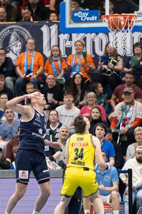 EasyCredit Basketball Bundesliga 2025 2026 Syntainics MBC vs Alba Berlin Weissenfels, Germany 15 March 2026 In the picture from left Jure Planinic Weissenfels and Justin Bean Berlin Weissenfels Stadthalle Weissenfels Saxony Anhalt Germany