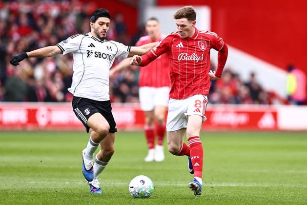 Nottingham Forest v Fulham, Premier League Raul Jimenez of Fulham and Elliot Anderson of Nottingham Forest battle for possession during the Nottingham Forest v Fulham Premier League match at the City Ground, West Bridgford, England on 15 March 2026 Credit: Ryan Crockett Every Second Media Editorial use only. All images are copyright Every Second Media Limited. No images may be reproduced without prior permission. All rights reserved. Premier League and Football League images are subject to licensing agreements with Football DataCo Limited. see https: www.football-dataco.com Copyright: xIMAGO EveryxSecondxMediax ESM-1859-0026 RyanxCrockettx xEveryxSecondxMediax