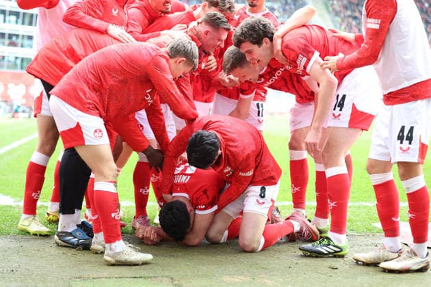 15.03.2026, xrekx, Fussball 2.Bundesliga, 1.FC Kaiserslautern - Karlsruher SC v.l. Torjubel nach dem Tor zum celebrating the goal celebrate 3:0 durch Mahir Emreli (1.FC Kaiserslautern) (DFL DFB REGULATIONS PROHIBIT ANY USE OF PHOTOGRAPHS as IMAGE SEQUENCES and or QUASI-VIDEO) Kaiserslautern *** 15 03 2026, xrekx, Fußball 2 Bundesliga, 1 FC Kaiserslautern Karlsruher SC v l Torjubel nach dem Tor zum celebrating the goal celebrate 3 0 durch Mahir Emreli 1 FC Kaiserslautern DFL DFB REGULATIONS PROHIBIT ANY USE OF PHOTOGRAPHS as IMAGE SEQUENCES and or QUASI VIDEO Kaiserslautern
